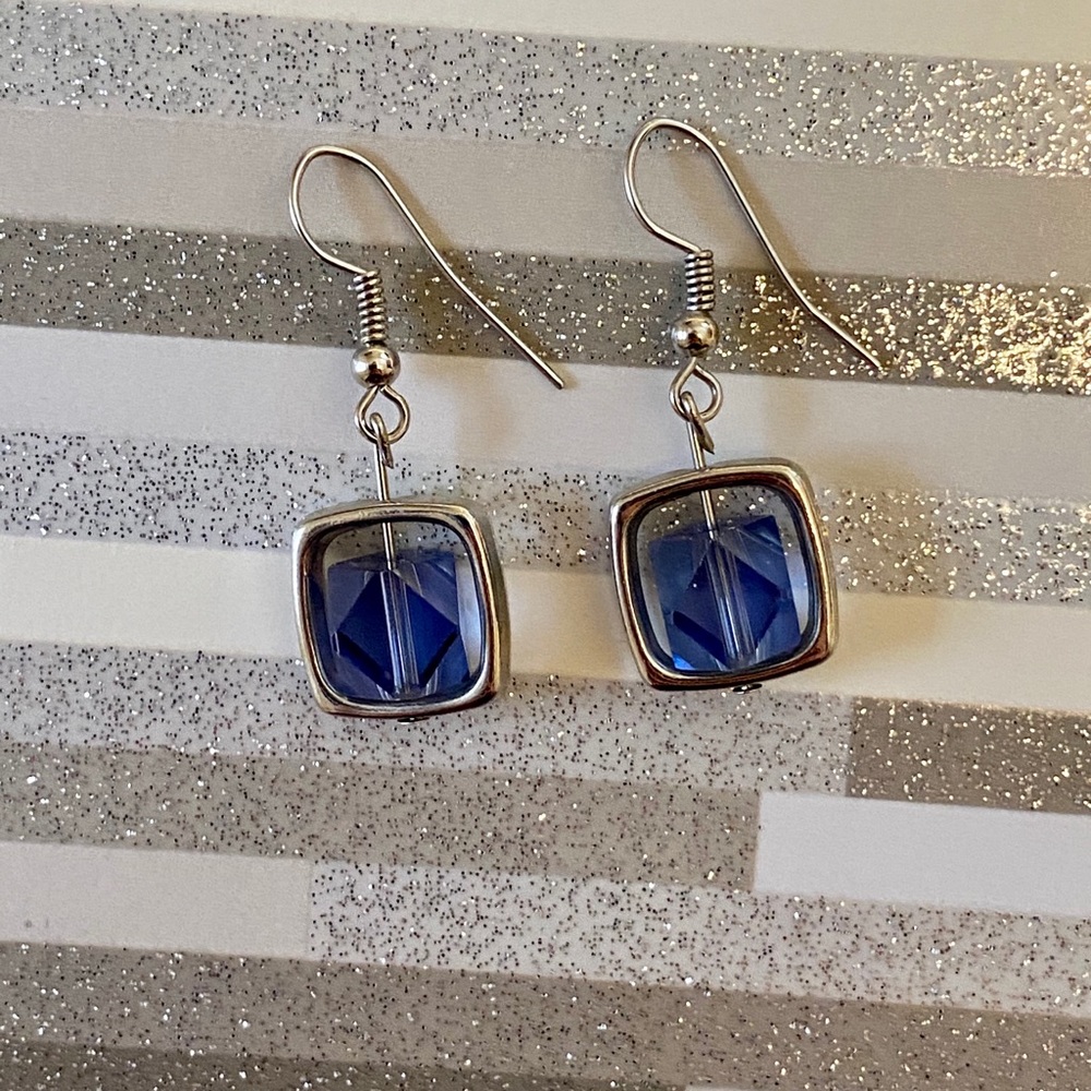 Artisan earrings 🖤 - Picture 2 of 3